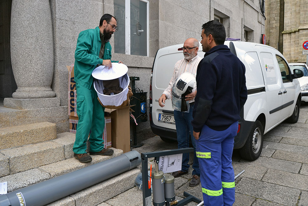 Recepción de pértega e outro material para loitar contra a vespa velutina