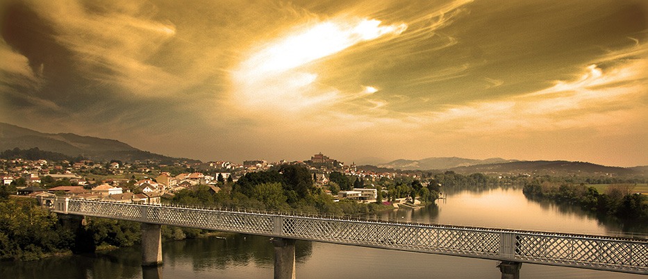 Vista de Tui e da vella Ponte Internacional