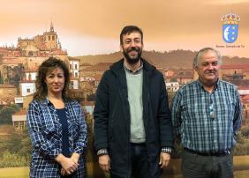 Fina Fernández, Carlos Vázquez Padín e Suso Corral na presentación da Gala Homenaxe